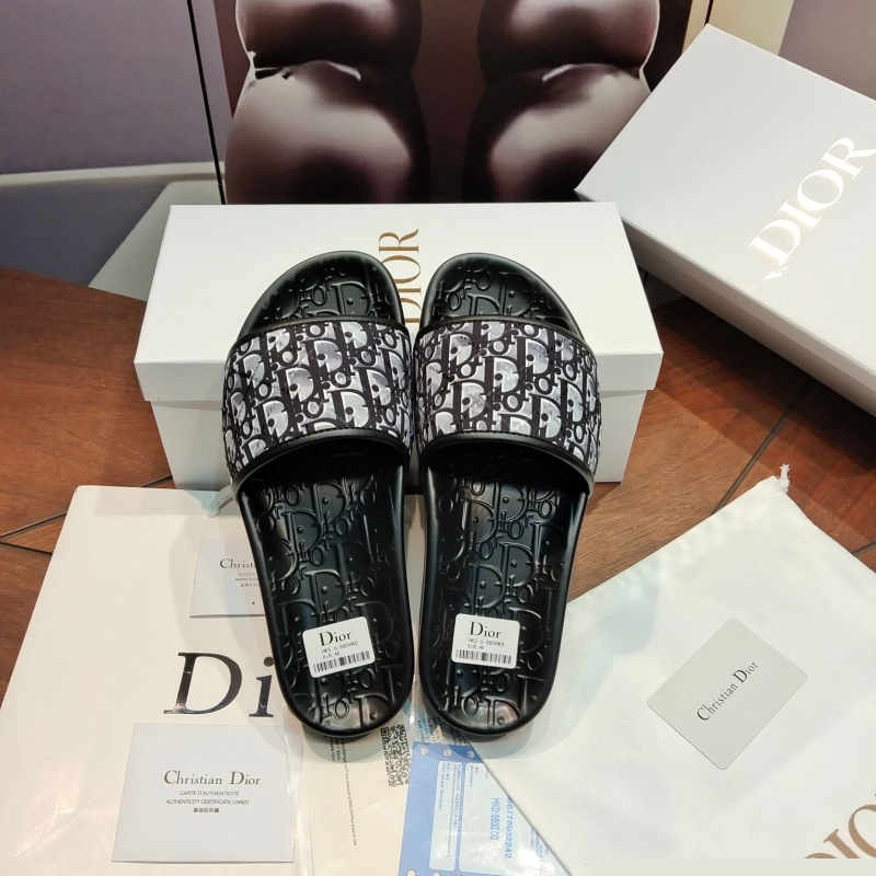 ch**an D*or slippers